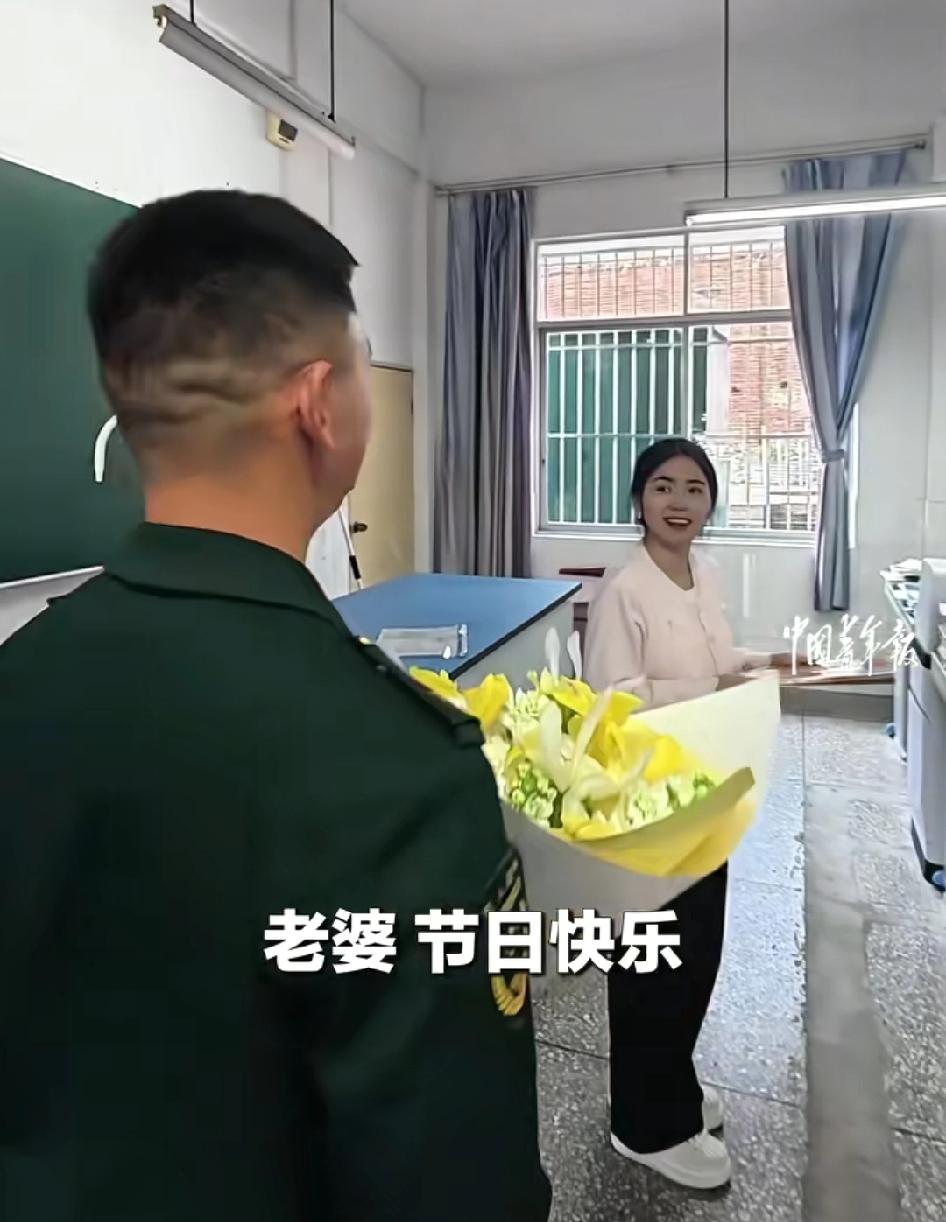 瞬间破防！3月6日，三八妇女节前夕，广西柳州一所小学的教室里，一堂再平常不过的课