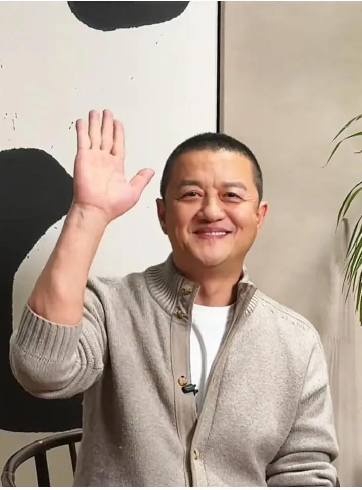 李亚鹏普洱直播狂卖1.6亿，最戳人的从不是亮眼数据，而是茶厂老板那份藏不住的紧张