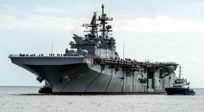 每天认识一件兵器美国“美利坚”级两栖攻击舰“美利坚”（America）级两栖攻