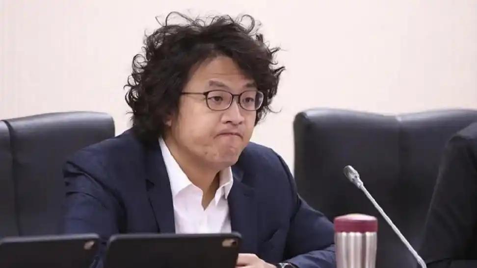 被全球通缉了，还不老实！ 沈伯洋的名字，近一年在两岸新闻中频频出现，他的公开