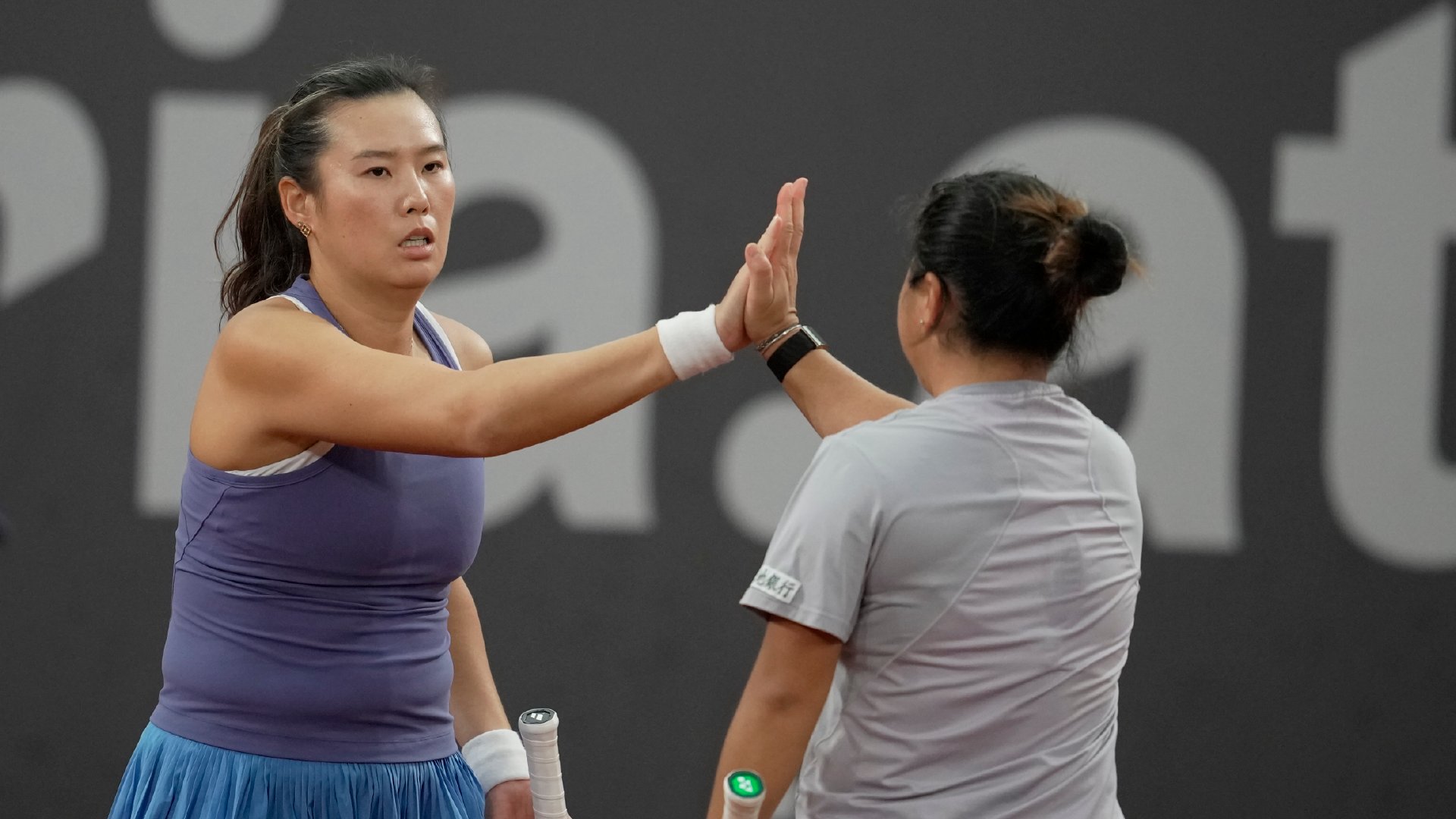 WTA500林茨站双打半决赛，杨钊煊/梁恩硕7-55-74-10遭到马列科娃