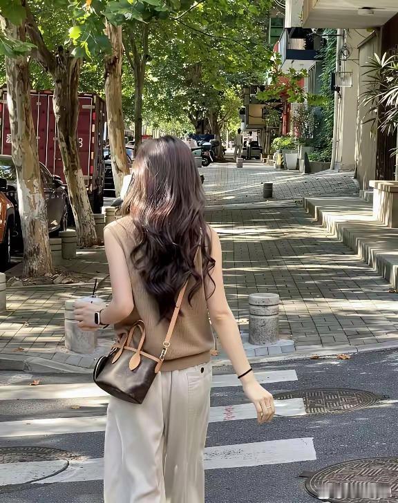 千万不要跟条件太好的女人相亲我朋友今年33岁，上个月亲戚给他介绍了个对象，38
