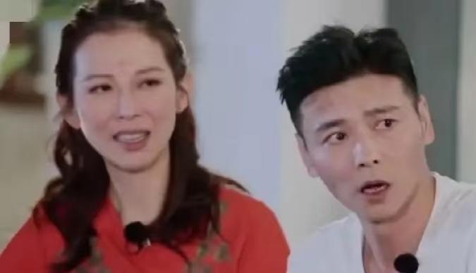 张晋说：我跟蔡少芬表白后，她拒绝了我两次。我想拒绝了就算了，没想到，她第二天一