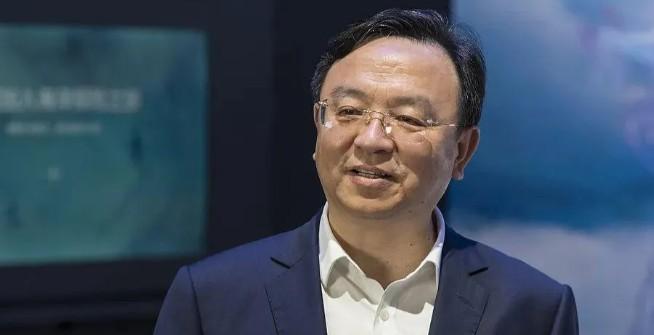 最近有一件事，让我挺感慨的。2023年比亚迪接了一个印度的订单，1000辆电