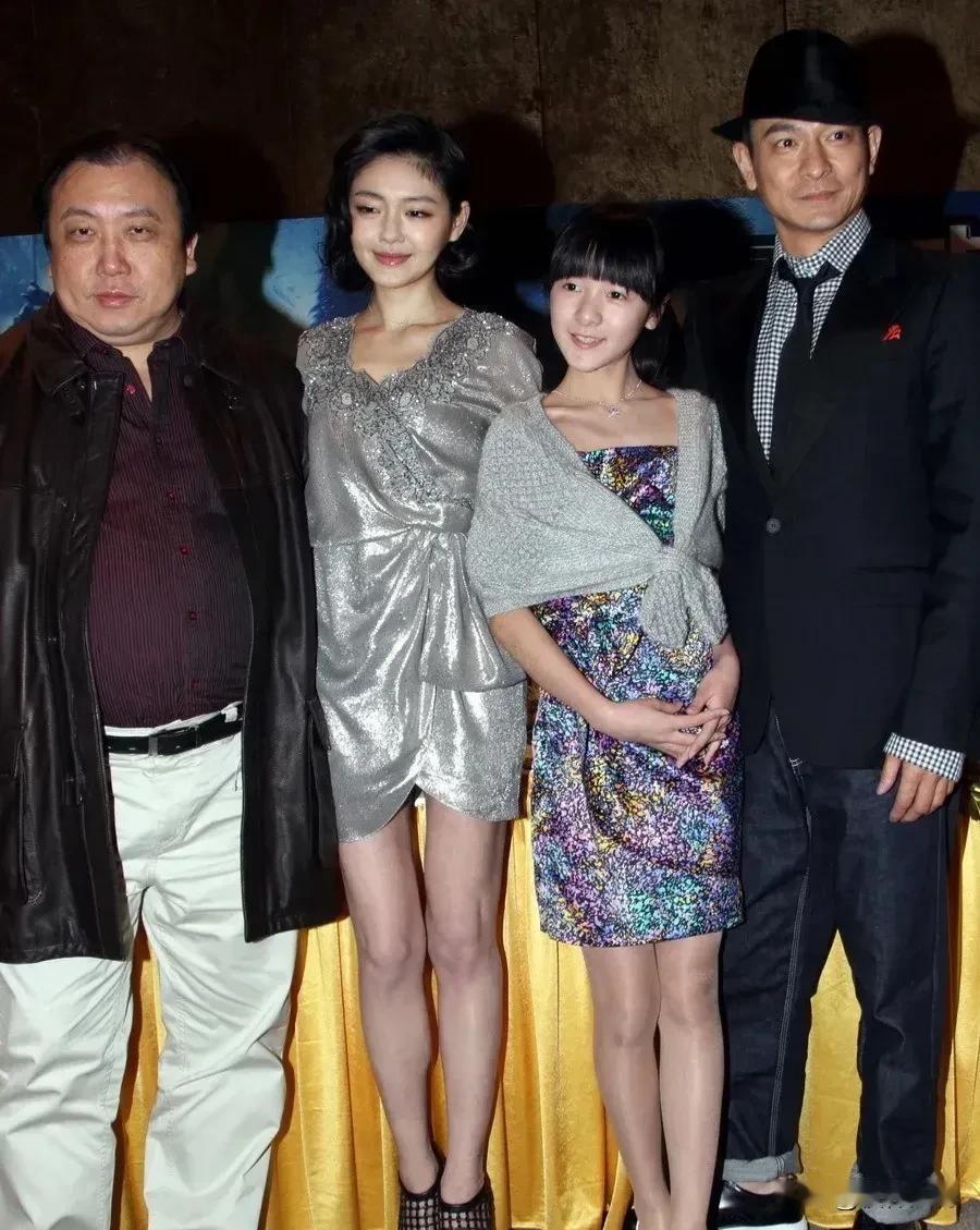 当年14岁徐娇被记者问，是不是“早熟、难搞”。大S立马抢过话筒，“她不难搞！”后
