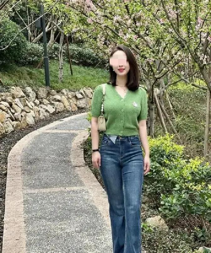 闺蜜昨天边哭边说，她三十岁嫁给四十岁的二婚老公，现在一儿一女全靠保姆带。老公