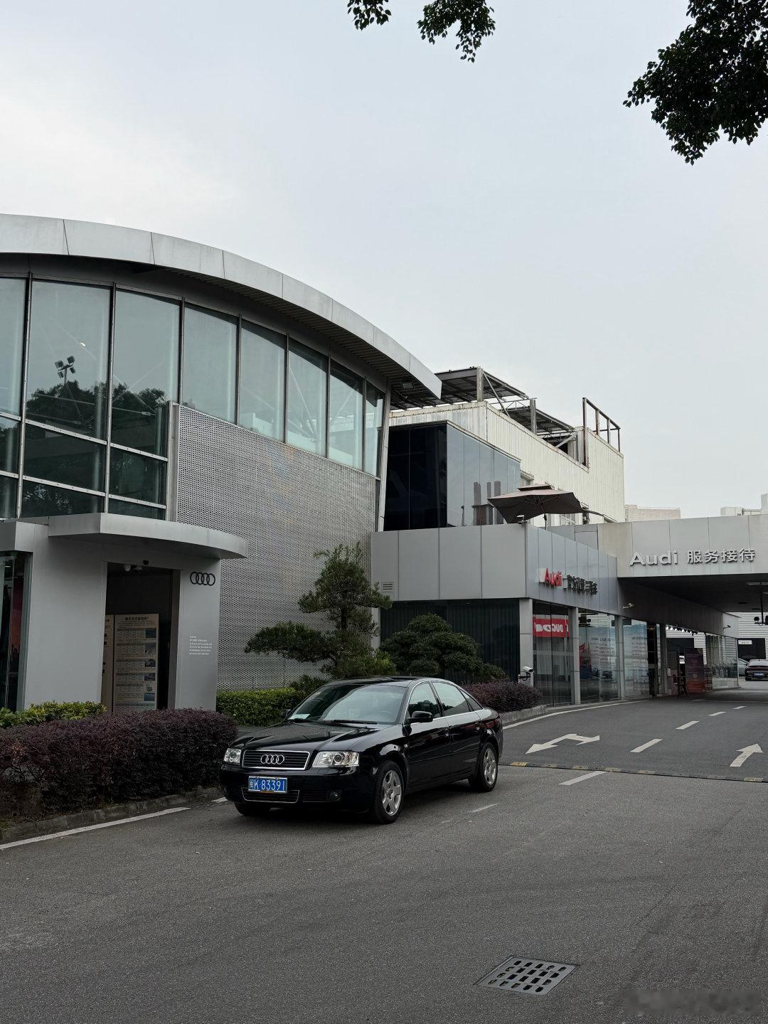 很久没去4S进行保养了，今天去给A6进行了例行保养，在我手上已经跑了两万多公里了