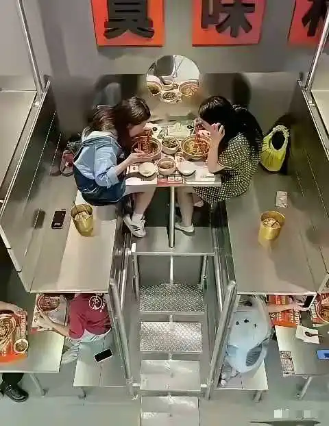 如果让你去这种高档餐厅吃饭，一顿饭2000元，你愿意去吗？
