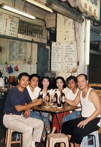 那个年代的香港大明星可以这么接地气，现在的顶流能做到吗？​​​