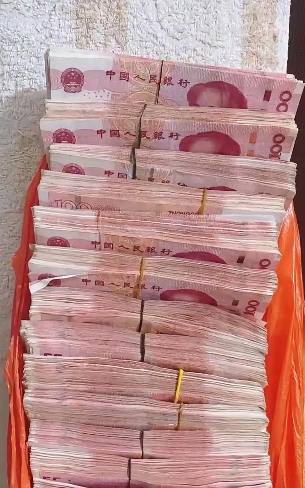 工作了几十年，最后才发现存款只有30多万。今天有个网友告诉我说，他现在的工龄已