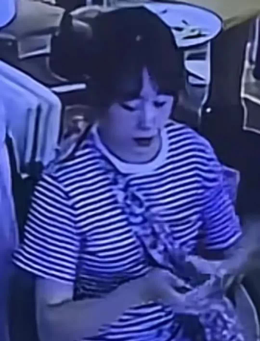 在酒店捏碎20个鸡蛋这位女士，现在很后悔吧，她怎么也没有想到老板会把她捏碎蛋的过