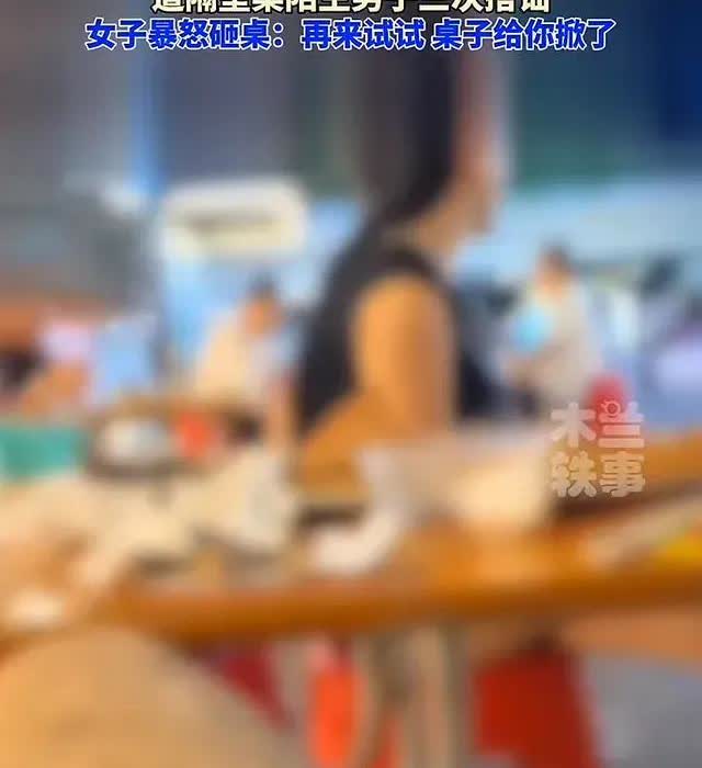 广西南宁，两女子路边摊吃烤串，隔壁桌男子三次搭讪。女子一怒之下拍桌质问：你们要干