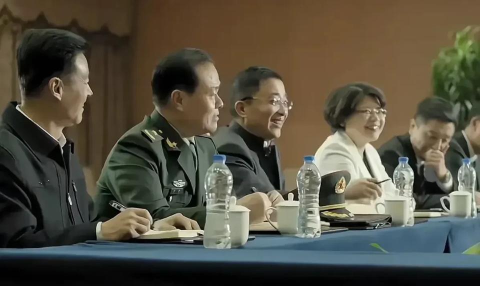 当所有人都嘲笑祁同伟的时候，为什么只有戎装常委没有笑？最关键的一点在于，戎装常