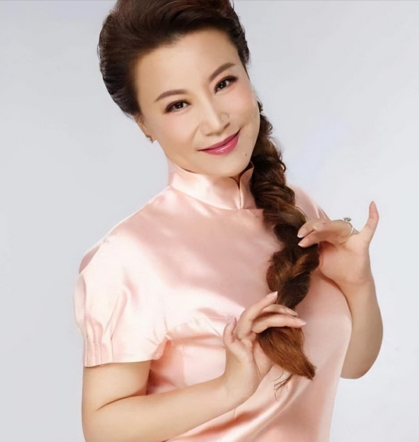 2004年，45岁的王为念和小香玉离婚后净身出户，不久后，小香玉带着王为念的家产