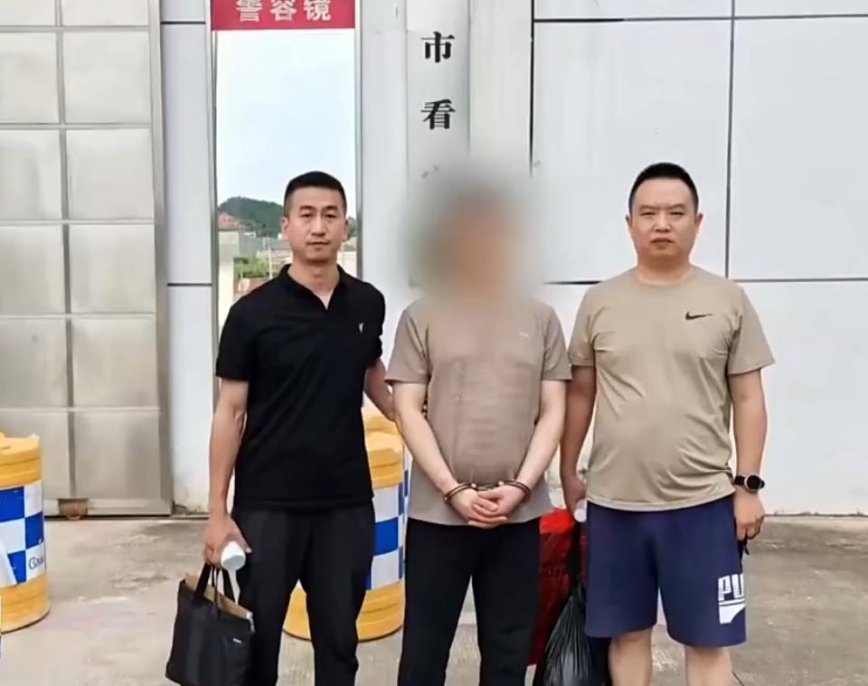 男子网络攻击超市被警方抓获 今年5月，四川德阳一家连锁超市的管理系统遭黑客攻击，