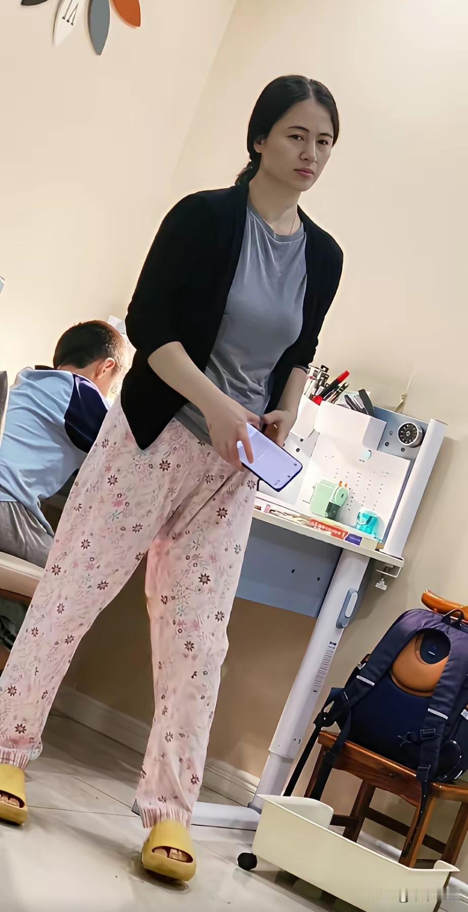 女人一旦有了孩子，再好的身材也会变形。不接受反驳！