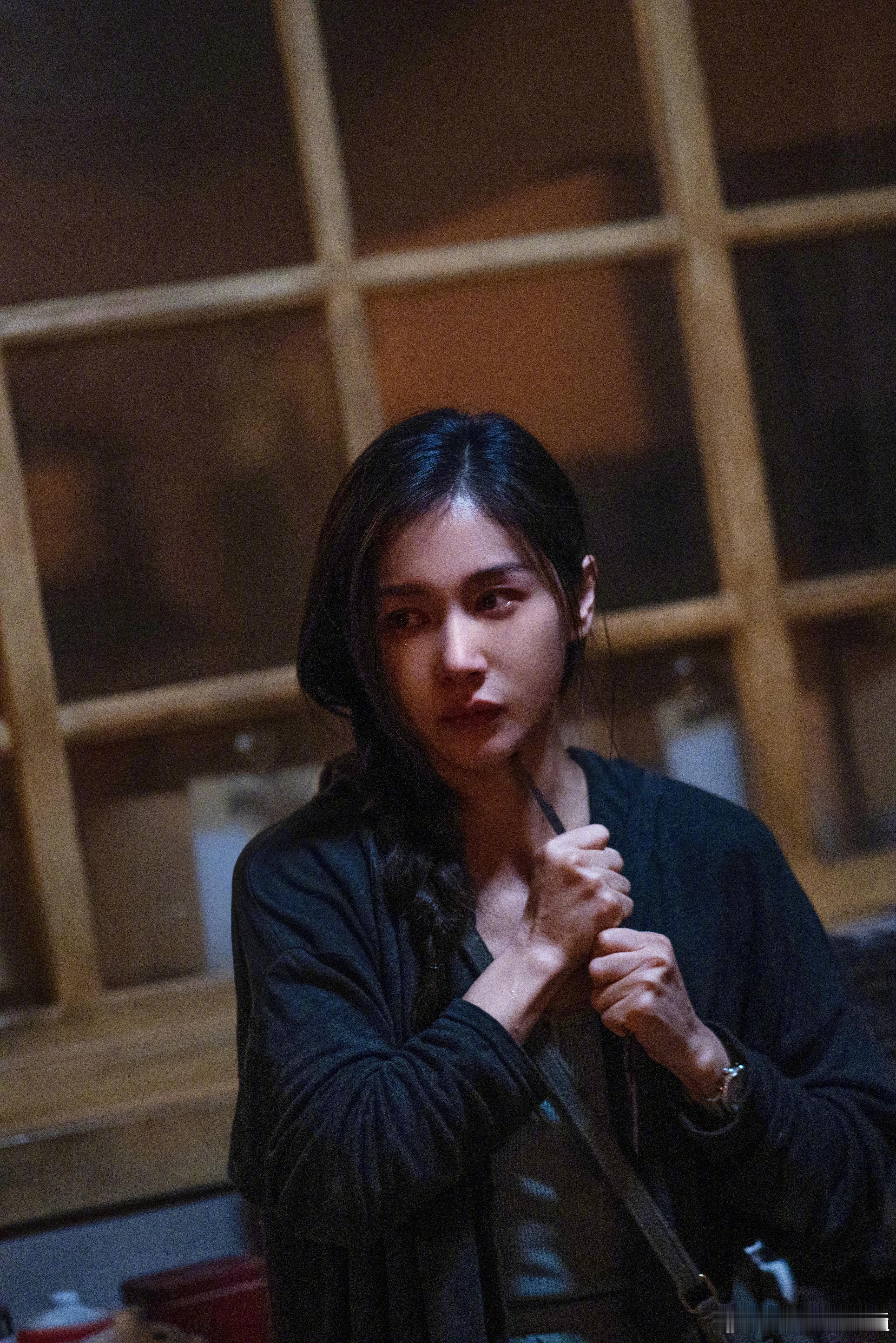 王子文发了你没见过的曲桐王子文晒曲桐18宫格未公开花絮！剧里角色在命运里倔强生