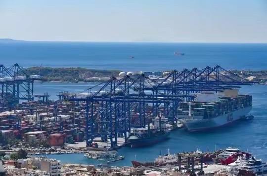 美大使要求中国撤出希腊港口​近日，美国驻希腊大使吉尔福伊尔公开对媒体喊话，希望