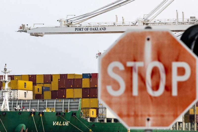 还没从中东脱身，特朗普转头面临“大出血” 折腾了一整年的全球关税战，最终以一