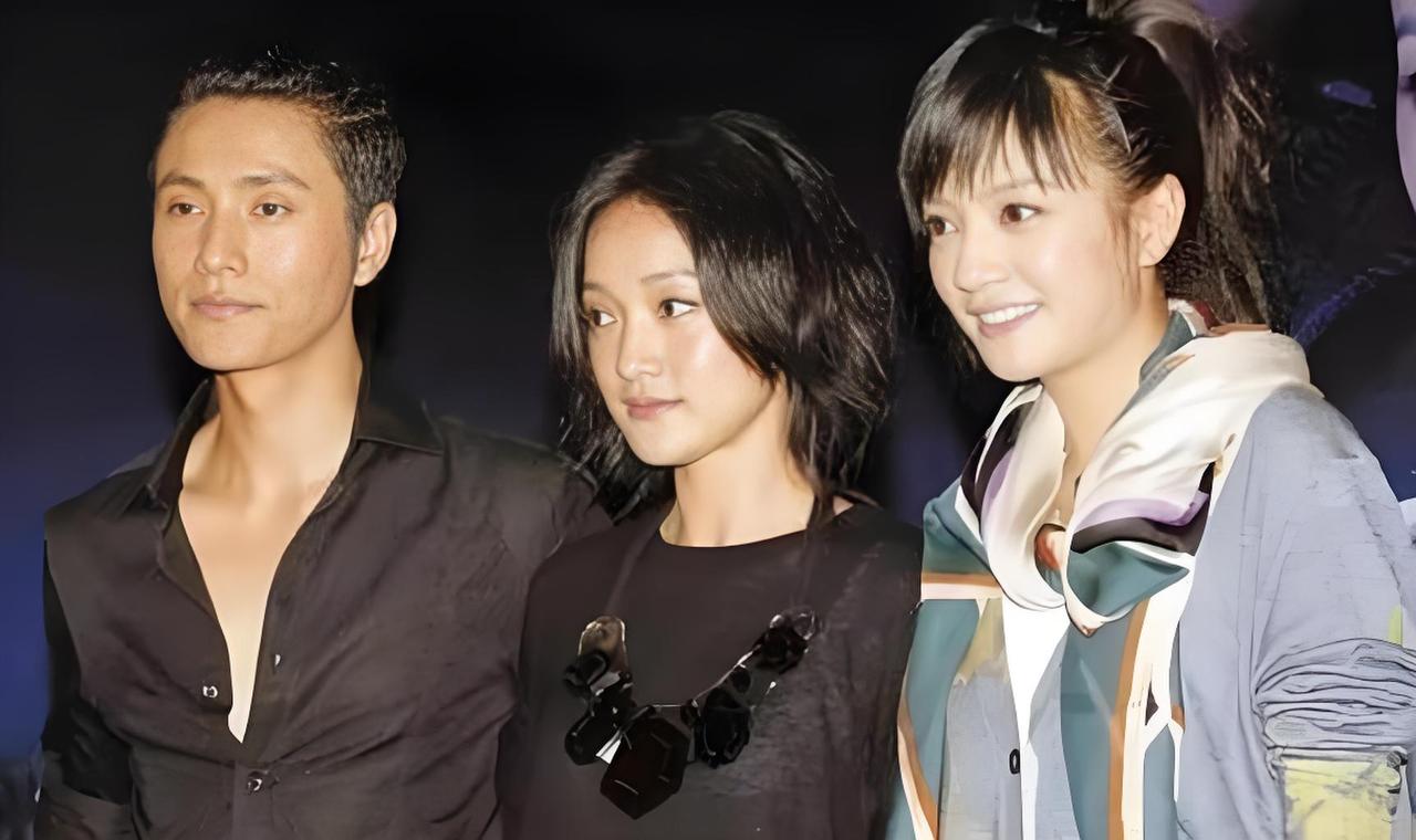 年轻帅气的陈坤，漂亮的周迅，右边这位是谁？