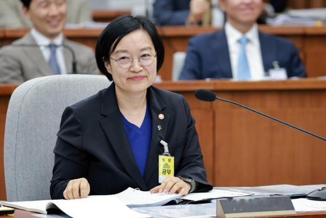 韩国政坛爆出大冷门，李在明亲自敲定的新任总理，不仅是位女性，对华态度更是出乎所有