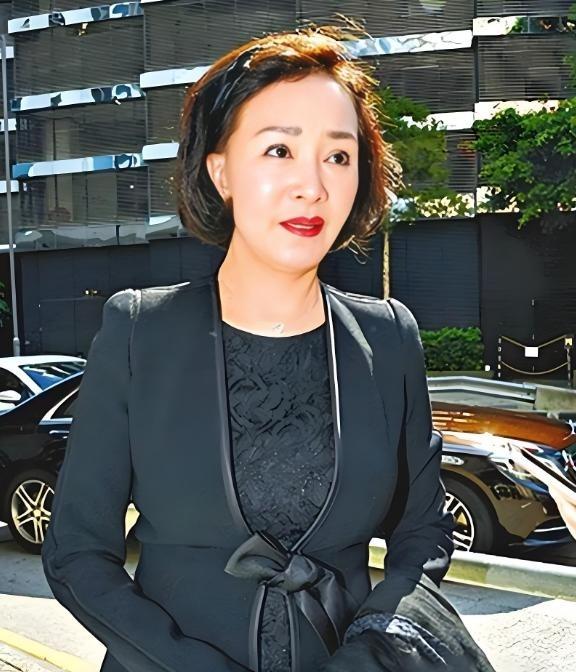 1973年，香港船王之子赵世光，第3次向当红女星何莉莉求婚时，绝对想不到，这个被