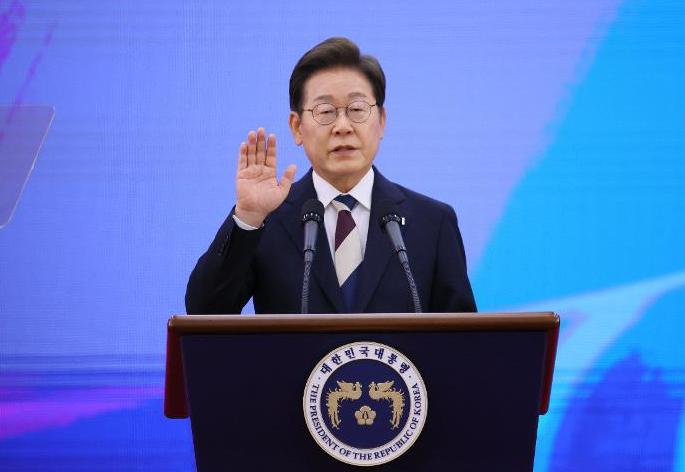 谁能想到，李在明执政才一年，就敢硬改韩国40年宪法，赌上身家性命李在明把一切都