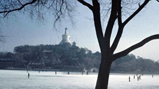 1948年雪中北京城: 600年古城墙依旧完整, 当拆掉时梁思成落泪了