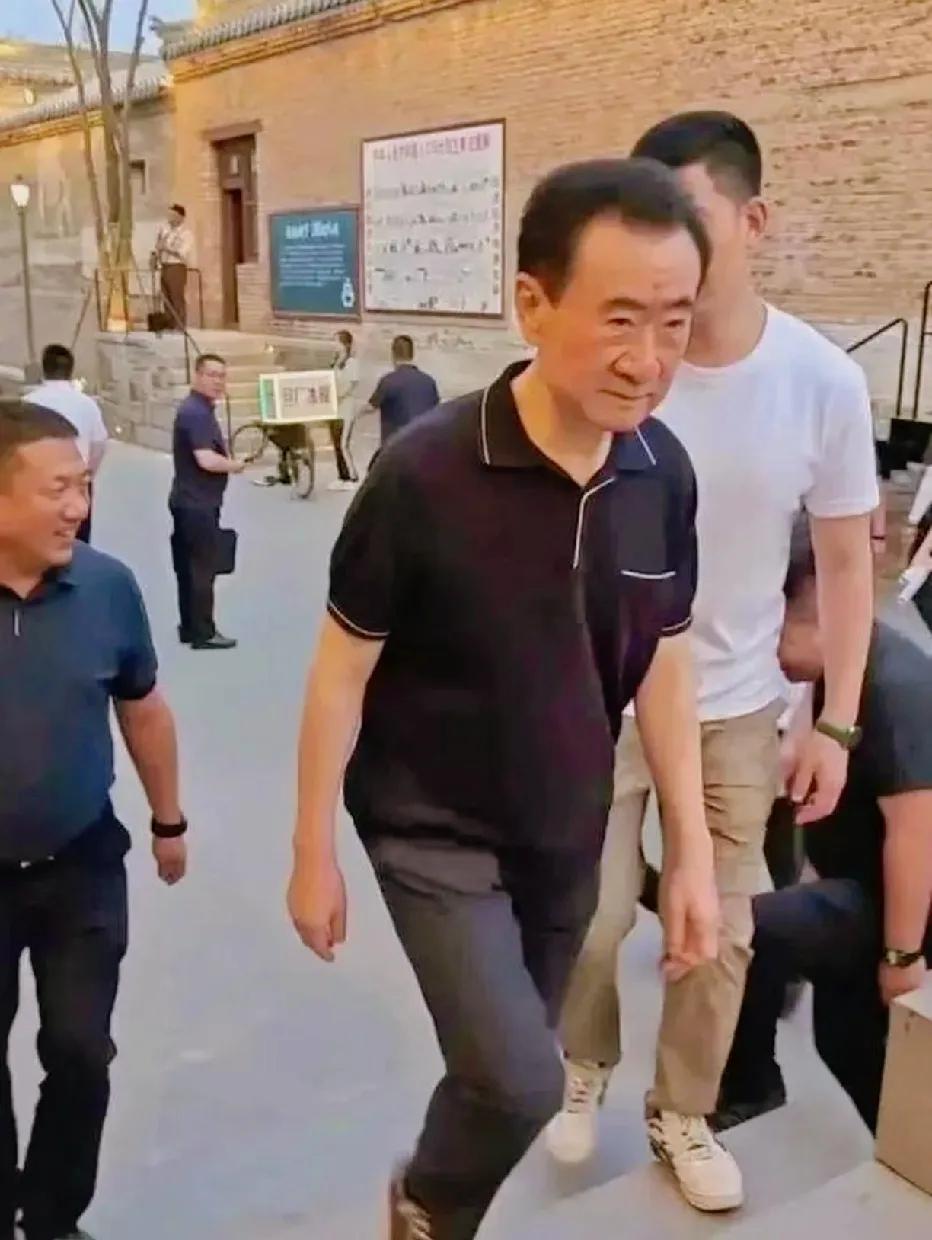 王健林这波“断舍离”太狠了！卖掉80座万达广场后，又把经营近20年的万达电影