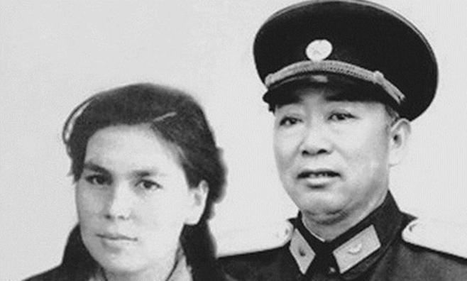 1965年，55岁的刘亚楼因为操劳工作，英年早逝，离世前，他叮嘱小自己15岁的混
