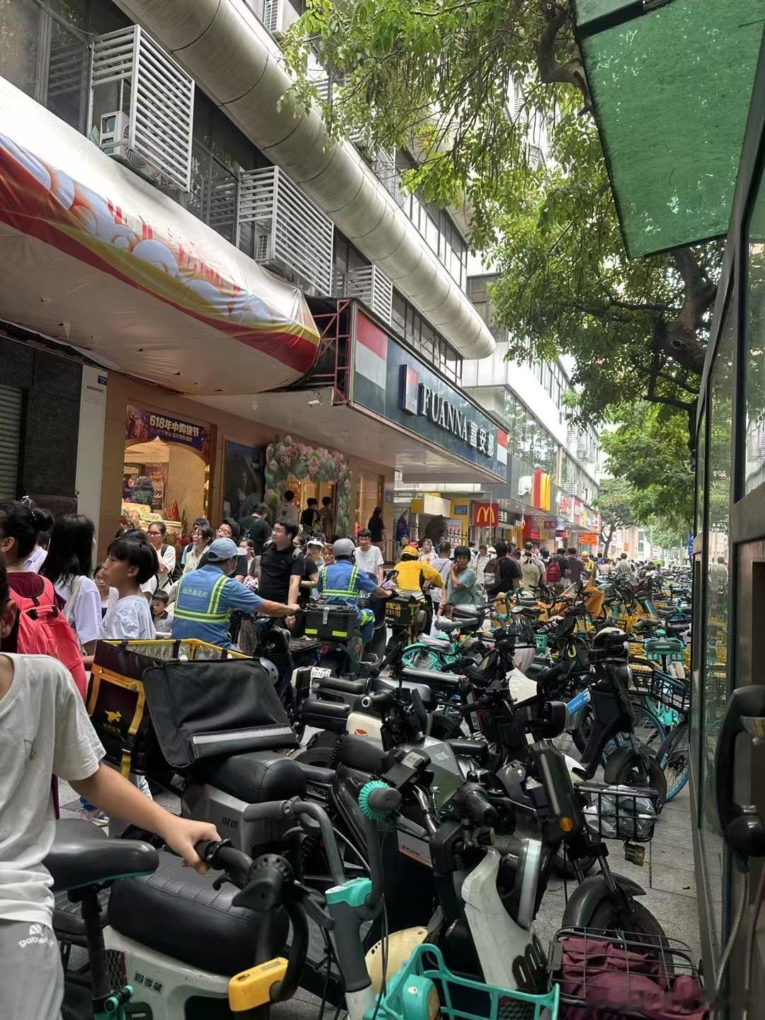 太吓人了搞得我都社恐了车都没地方停​​​