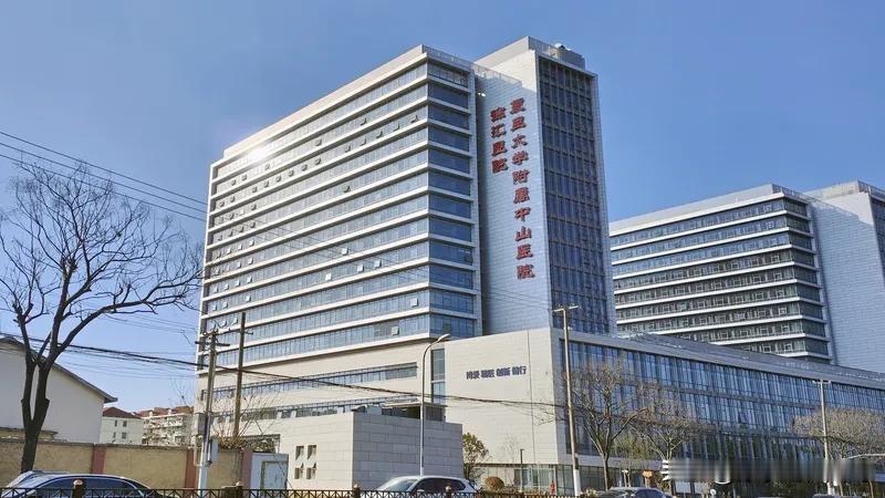 上海招很多外地医生这事，其实有好有坏。从好的方面看，像奉贤区，通过引入大量专家，