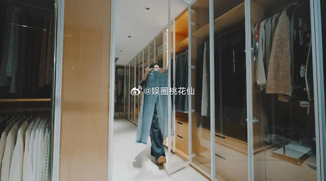 杨子姗在上海买房，晒豪宅内景给女儿在家装滑梯，餐厅厨房大到能跑步！！