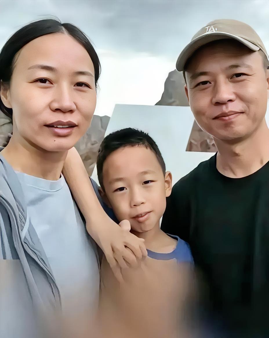 一场给孩子庆生的旅行，竟成一家人无法回头的噩梦。6月27日苏州一家三口飞到新疆，