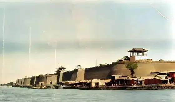 古代打仗，惨烈时往往有拆掉城墙的习惯，一是为了防止城池易手后被敌人利用，二是为了