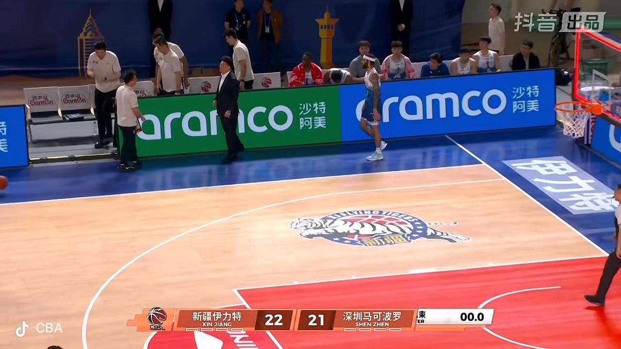 换帅如换刀！新疆飞虎男篮第一节比赛打得不错！在刚刚结束的新疆