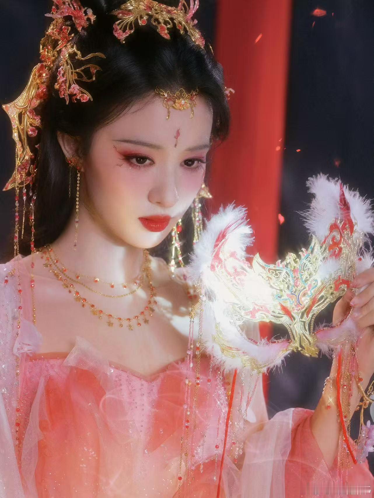 王楚然宠妃赛道最权威的主人从依赖君王宠爱的张贵妃，到与君王建立平等合作关系的