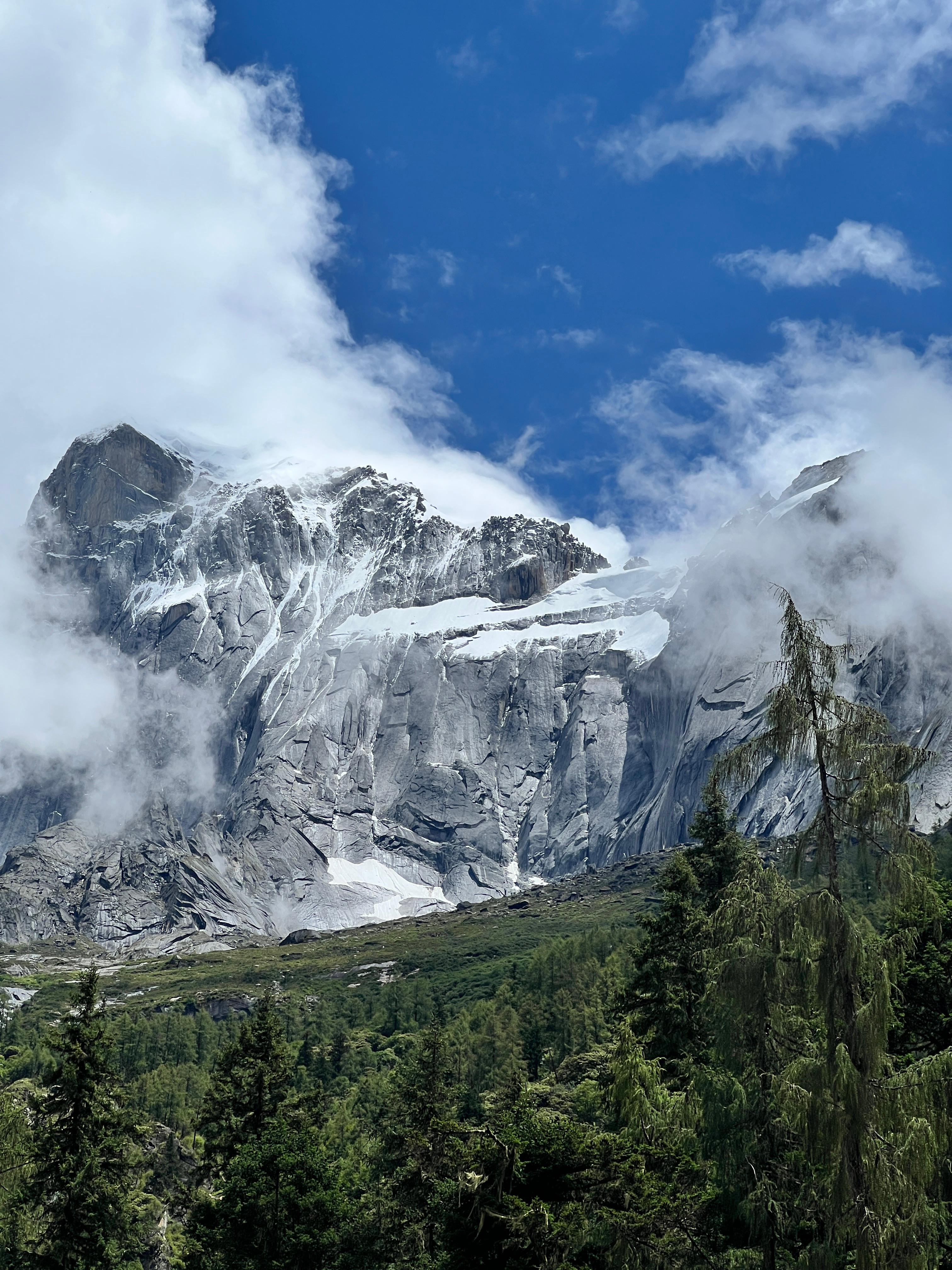 长坪沟21km徒步，踏过栈道，终见雪山。阿坝·四姑娘山景区-长坪沟景区