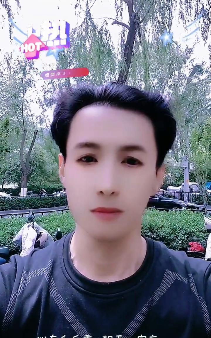 心有千斤重，却无一字言。八千有千万语，不知从何谈。
