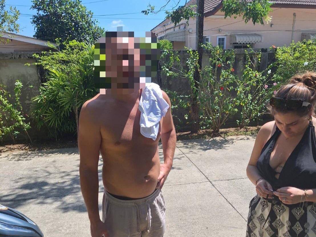 泰媒报道：近日，两名外国游客在泰国普吉岛嘟嘟车上公然发生性行为被捕！报道称，两名