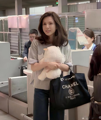 李若彤胖了以后变漂亮了，一点儿都看不出60岁了​​​