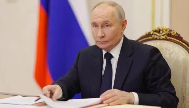 大家不要再笑话俄乌冲突打的拉胯了，实话实说，俄乌冲突如果不是这么磨磨唧唧的话，中