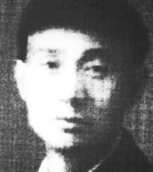 1940年，吴凤翔刺杀日军少将，走到门口时，他发现里面有好几名日军，刺杀没有把握