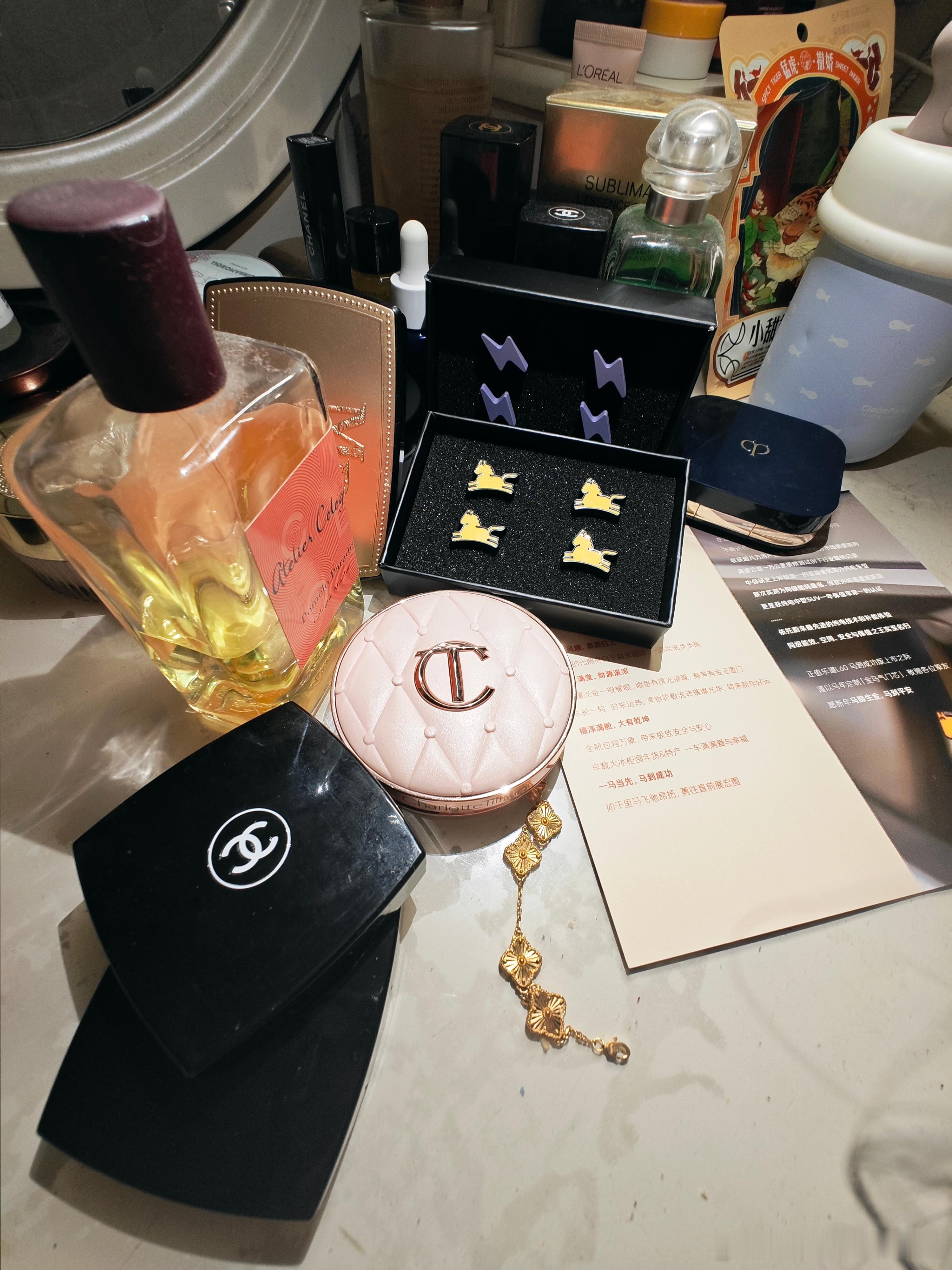 收到乐道「马到成功」气门芯和蔚来闪电⚡️远空紫色气门芯❤️我愿称之为全网最好看