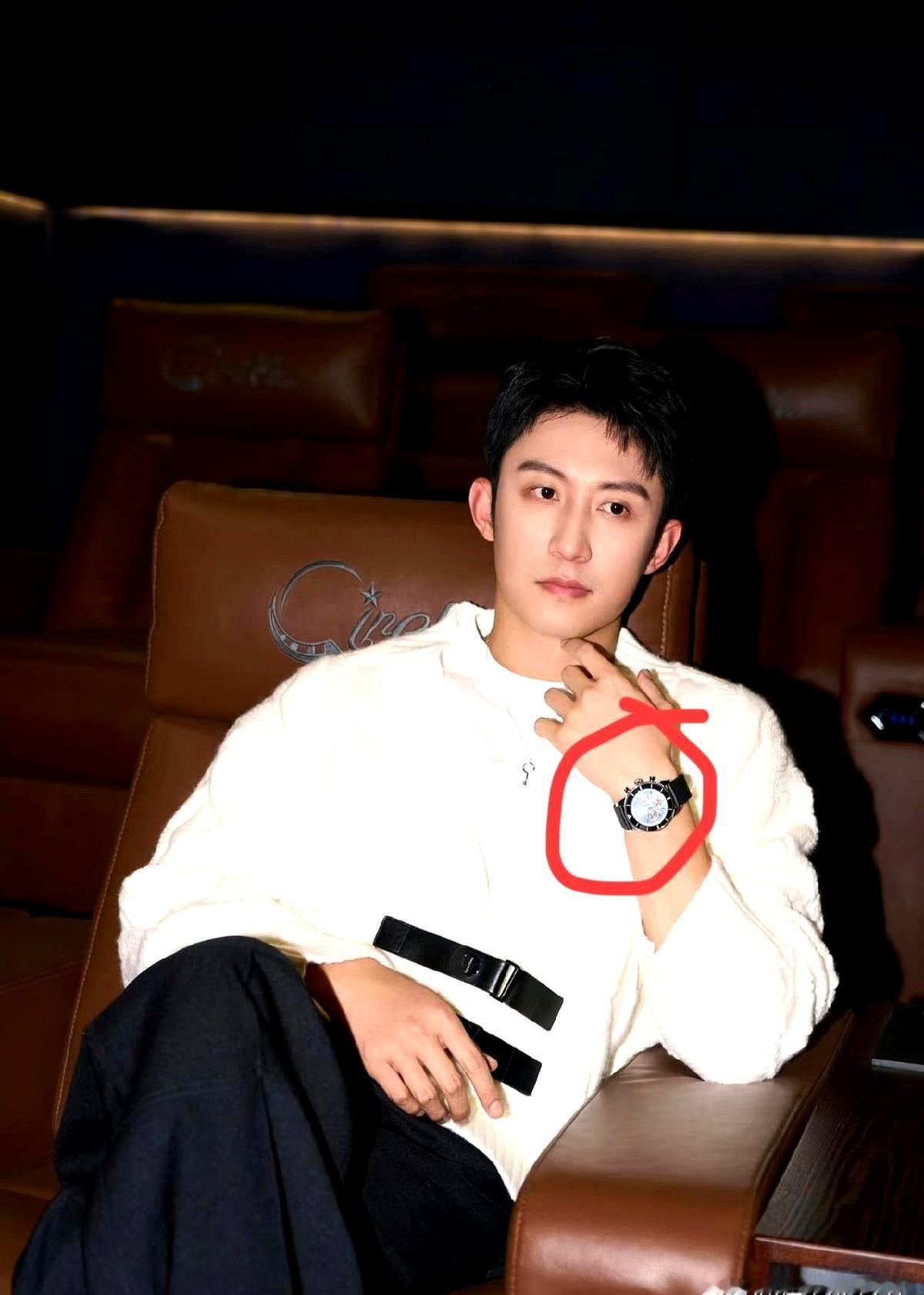 黄景瑜花300万上太空，还为此减产两年，很多人说他亏了？他正式官宣了，成为穿