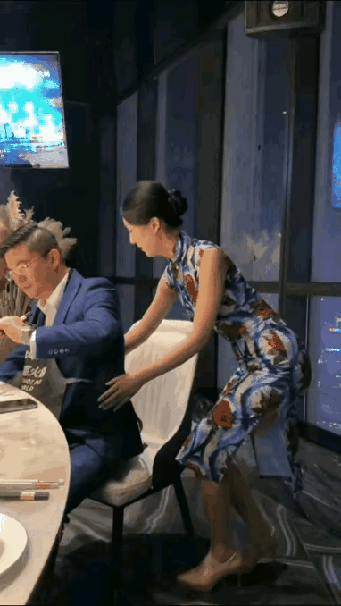 这得身价多少才能有这样的服务啊，有钱真好。