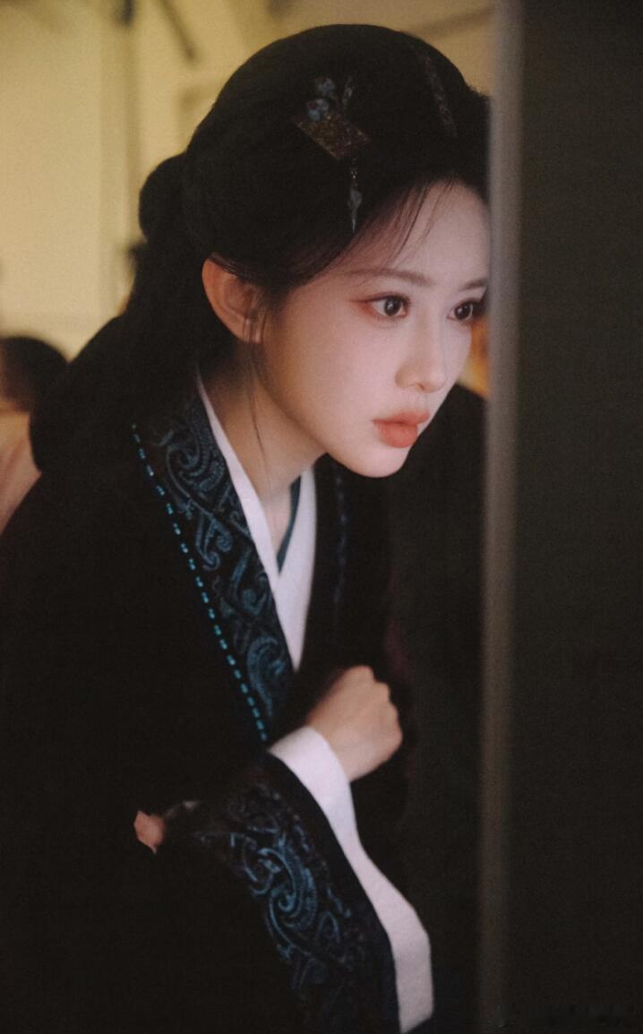 感觉子义在剧里的妆造比官方的更好看！我喜欢这个淡妆超级喜欢！孟子义｜将门独后｜孟