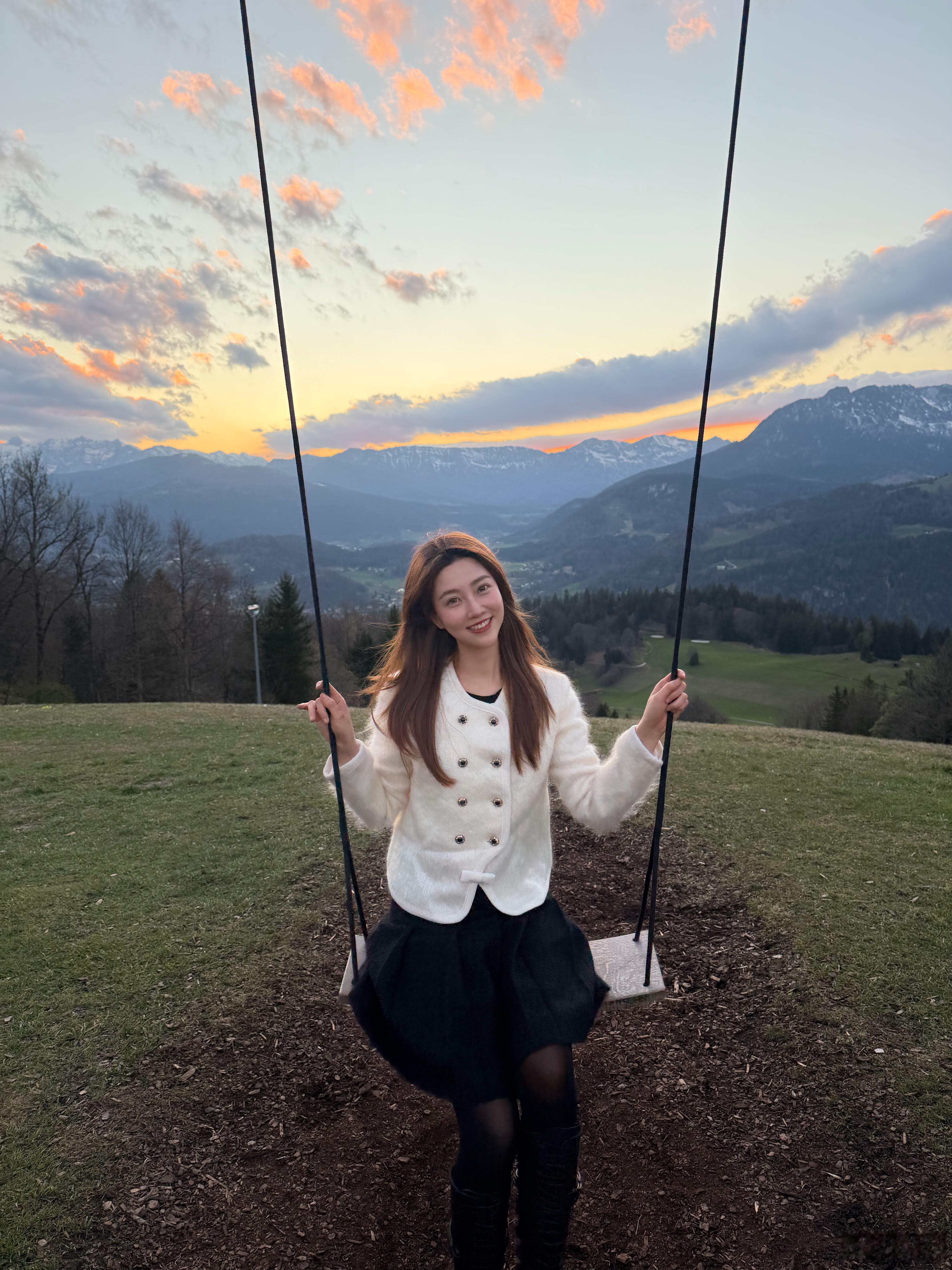 张纯烨🌲德国魔法森林plog，黑丝配长靴