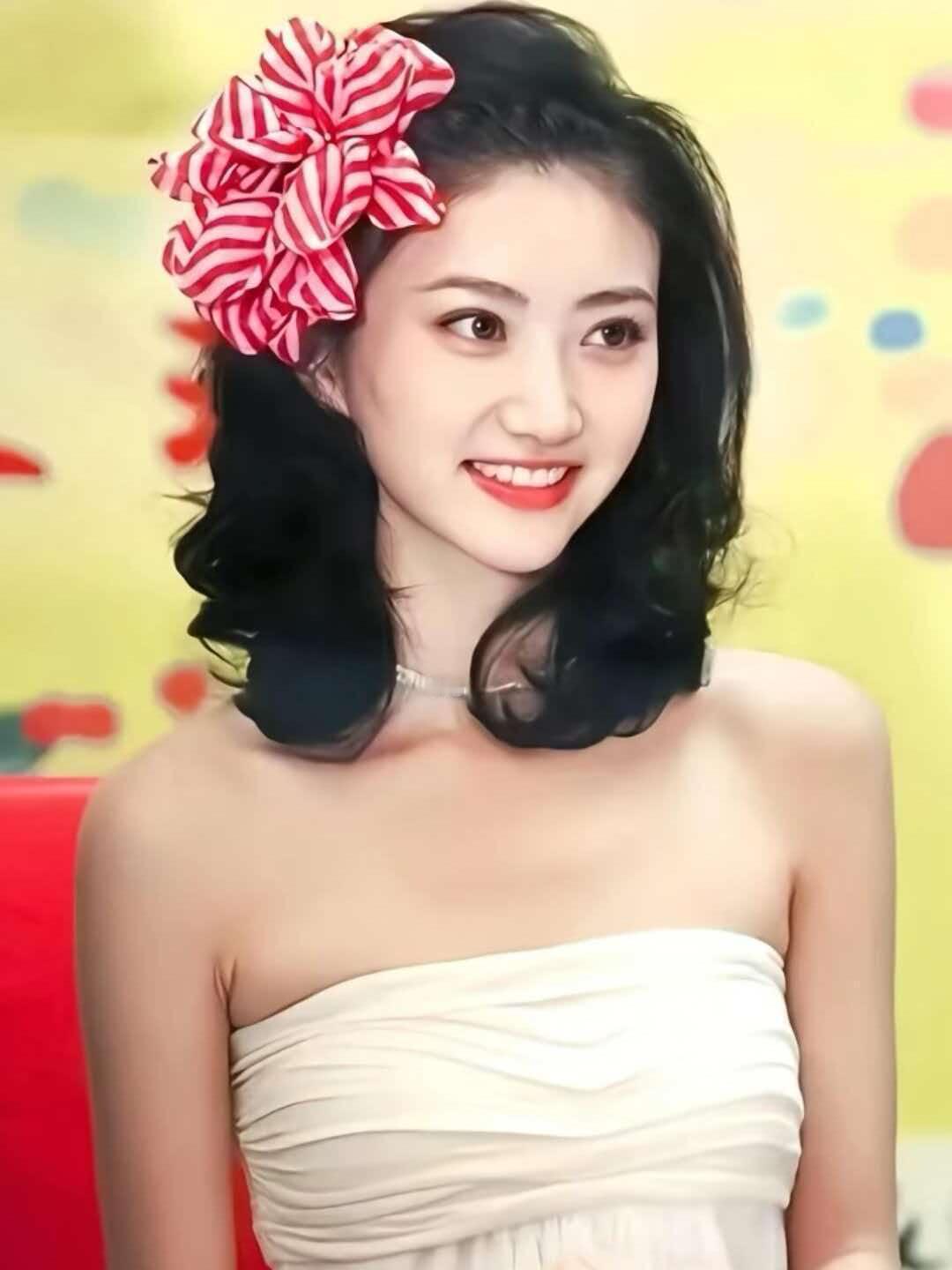 景甜给所有未婚女人提了个醒，找另一半，可以找有钱的，也可以找没钱的，但千万别