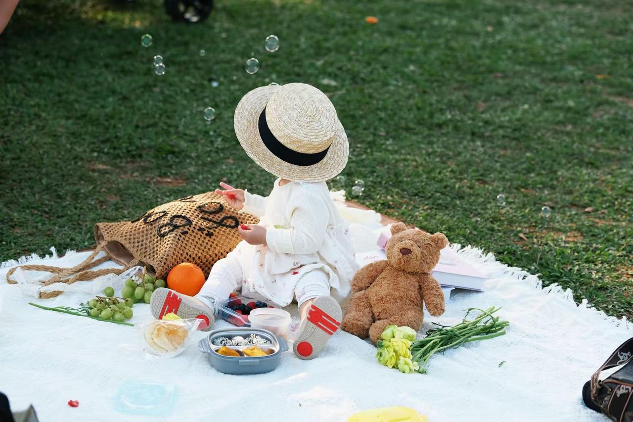 十年前，我用老鼠笼子抓到了一只大老鼠，在笼子里，不知道如何处理，后来我就想把他关